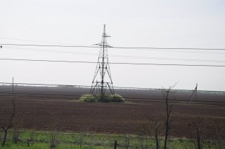 Опора ЛЭП в «тапочках».