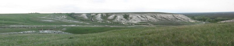 Панорама грунтовки вдоль горы.