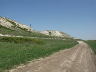 Грунтовая дорога к реке.