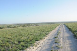 Степная дорога на горе.