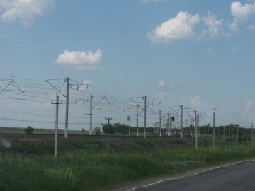 Дорога вдоль путей.