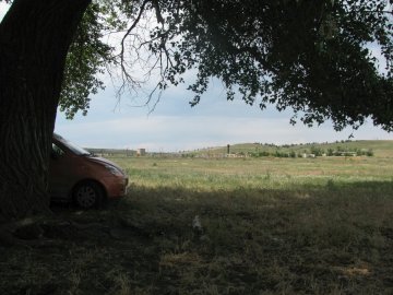Потаённая балка. Машина в леске.