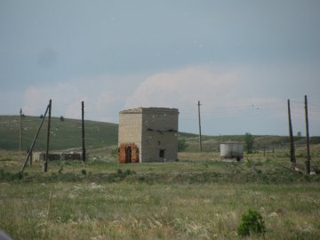 Потаённая балка. Руины трансформаторной будки.