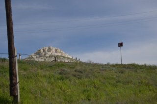Меловая гора вид из за дороги.