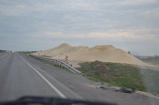 Расширение трассы М-6. Горы песка.
