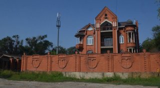 КЧР. Черкесск. Забористый забор.