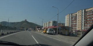 КЧР. Сары-Тюз. Девятиэтажки в ауле.