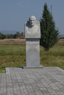 КЧР. Памятник защитникам перевалов. Бюст С. К. Магометову.