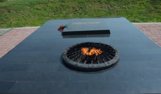 КЧР. Памятник защитникам перевалов Кавказа. Вечный огонь.