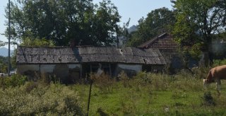 КЧР. Имени Коста Хетагурова. Сарай в упадке.