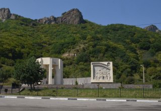 КЧР. Мемориал жертвам депортации. Правый куб.