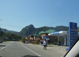 КЧР. Карачаевск. Сверхсветовая заправка.