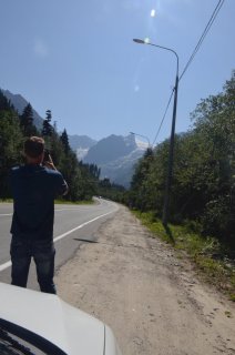 У въезда в Домбай.