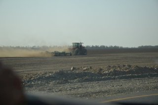 Вспашка трактором Ростсельмаш.