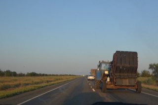 Трактор с загадочным оборудованием.