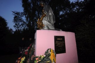 Памятник Жертвам фашизма. Табличка на польском.
