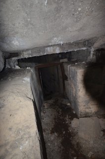 Сохранившаяся дверная коробка. 2023.