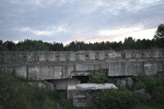 Над основным входом в форт №2.