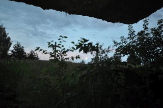 Луна над фортом. Вид от выхода.