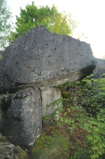 Фрагменты взорванного бетона.