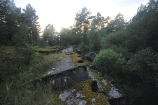 Покосившийся свод форта.