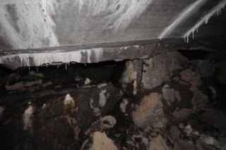 Натёки в галерее.