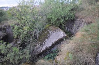 В руинах порохового форта.