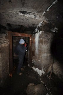 В дверном проёме.
