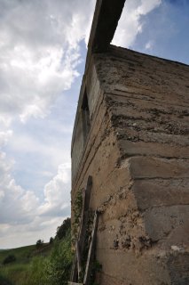 Торчащая балка.