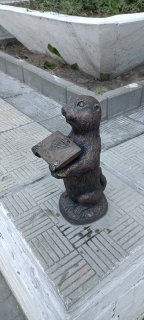 Суслик-отличник с зачёткой.