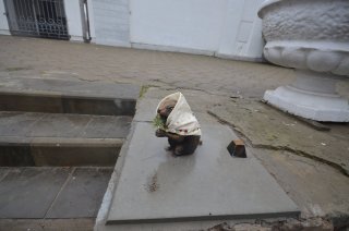 Суслик в платочке у эстрады.