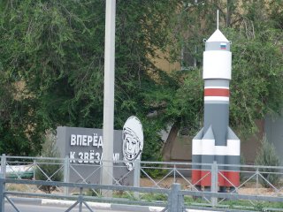 Ракета и стела. Весна 2025.